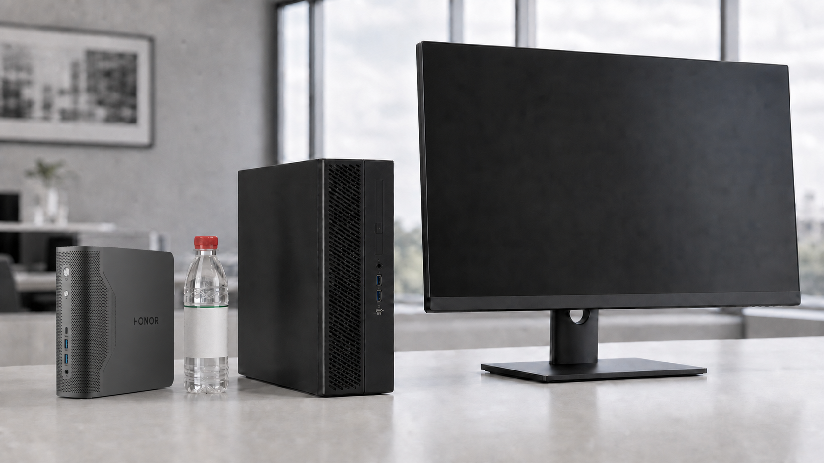 AXB35 AI 工作站、500 ml 矿泉水瓶、标准办公主机及 27 英寸显示器的桌面尺度对比